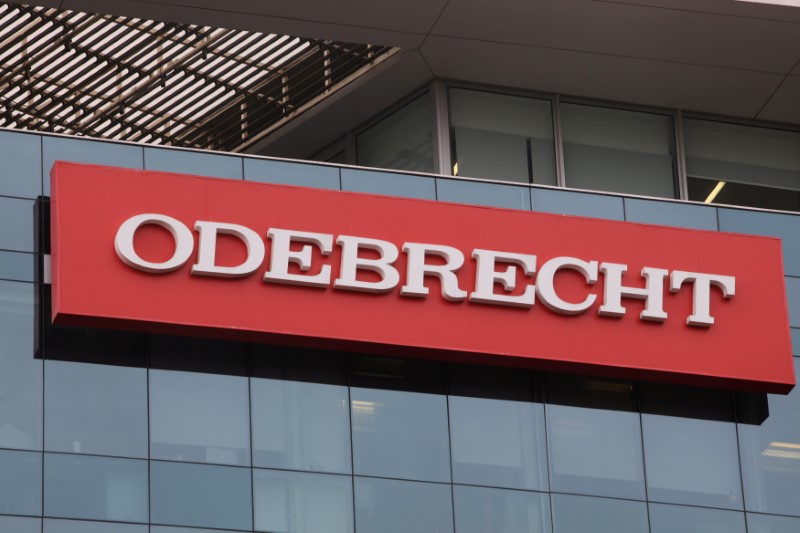 © Reuters. FILE PHOTO: A sign of the Brazilian construction conglomerate Odebrecht is seen at their headquarters in Lima,  Peru