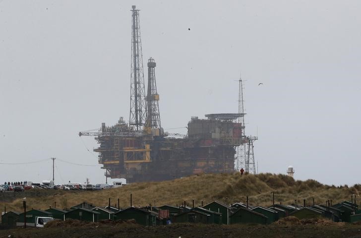 © Reuters. Нефтедобывающая платформа Shell в Хартлпуле