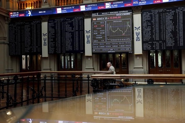 © Reuters. El Ibex retoma las caídas, pendiente del dato de empleo en EEUU