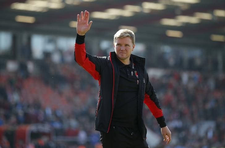 © Reuters. Bournemouth manager Eddie Howe acknowledges fans during a lap of honour after the match
