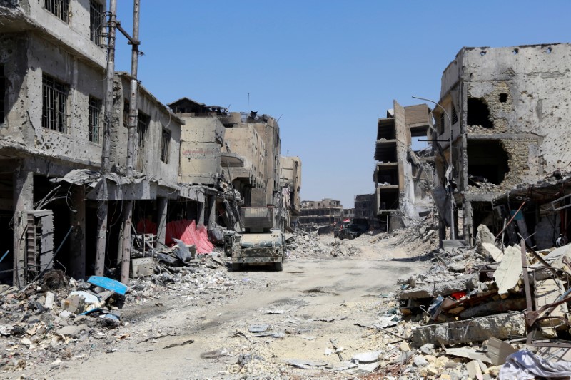 © Reuters. Buildings destroyed by clashes are seen during fighting between Iraqi forces and Islamic State militants in the Old City of Mosul