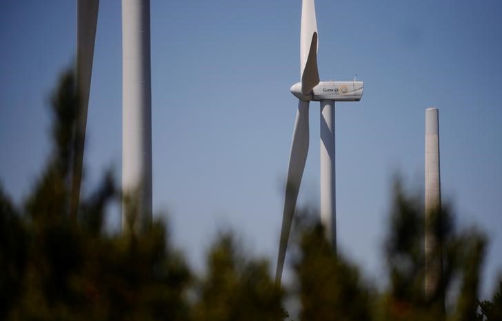 © Reuters. España crea una comisión de expertos para analizar la transición energética