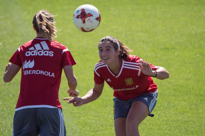 © Reuters. La selección española de fútbol femenino, preparada para mostrar su potencial