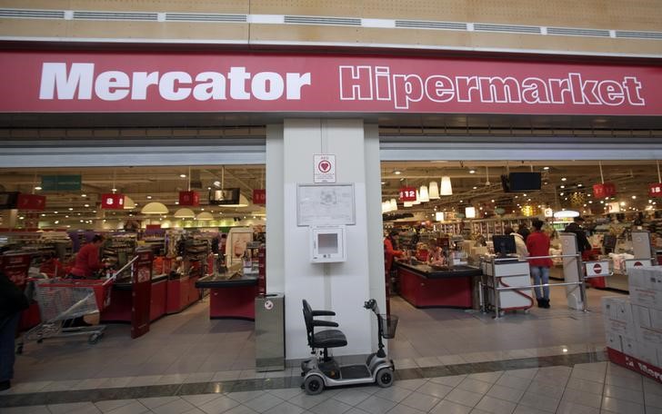 © Reuters. A wheelchair stands next to cashiers in Mercator shopping mall in Ljubljana