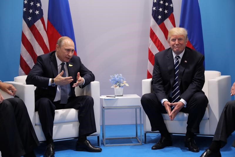 © Reuters. وكالات: بوتين ناقش مع ترامب قضايا سوريا وأوكرانيا والأمن الإلكتروني