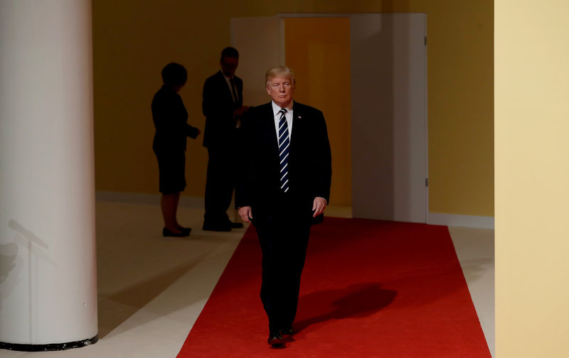 © Reuters. US President Donald Trump arrives at the official reception on the opening day to the opening day of the G20 leaders summit in Hamburg