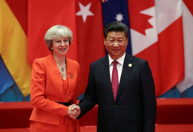 © Reuters. الرئيس الصيني يقول إنه يجب "تنحية الخلافات جانبا" خلال لقاء مع تيريزا ماي