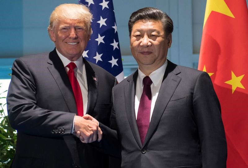 © Reuters. وكالة: الرئيسان الصيني والأمريكي ناقشا "القضايا العالمية الساخنة"