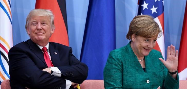 © Reuters. ميركل: سعيدة بلقاء ترامب وبوتين وتدعو لاستمرار الحوار بينهما