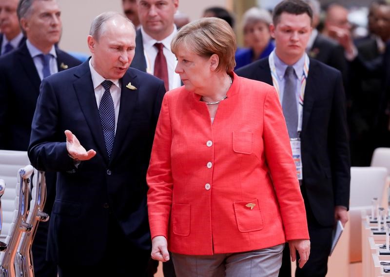 © Reuters. بوتين: روسيا لن تتدخل في الانتخابات الألمانية