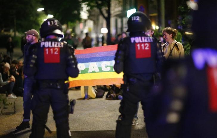 © Reuters. Anti G20 demonstrations in Hamburg