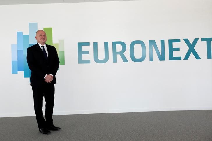 © Reuters. Stephane Boujnah, CEO of stock market operator Euronext, poses during a photocall at the compagny headquarters in Courbevoie