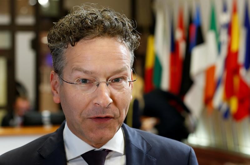 © Reuters. UE: DIJSSELBLOEM PRÔNE UNE RÉFLEXION SUR L'AIDE D'ETAT AUX BANQUES