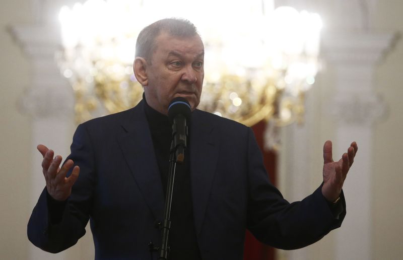 © Reuters. Director general of the Bolshoi Theatre Urin speaks during a news conference on the postponement of the world premiere of the Nureyev ballet at the Bolshoi in Moscow