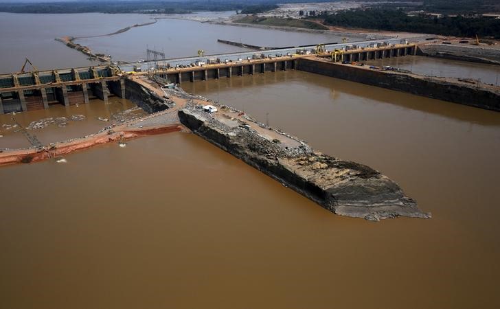 © Reuters. Construção da hidrelétrica de Santo Antônio no rio Madeira, em Porto Velho, Brasil