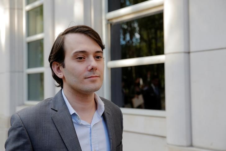 © Reuters. Martin Shkreli, former chief executive officer of Turing Pharmaceuticals and KaloBios Pharmaceuticals Inc, departs after a hearing at U.S. Federal Court in Brooklyn, New York