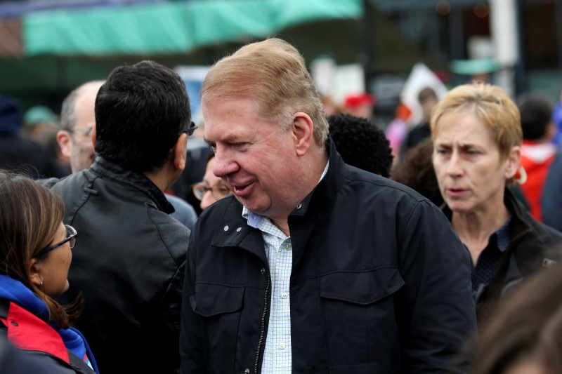 © Reuters. Seattle Mayor Ed Murray speaks with attendees of the March For Science in Seattle, Washington