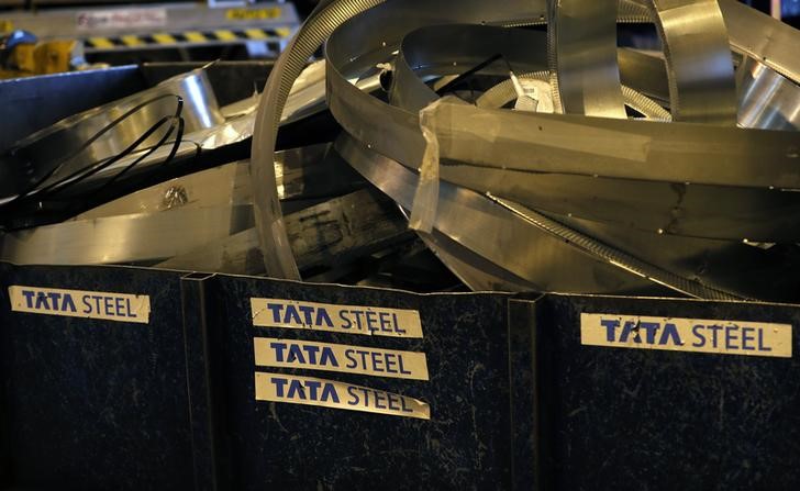 © Reuters. Waste metal is seen at Tata Steel's new robotic welding line at their Automotive Service Centre in Wednesfield