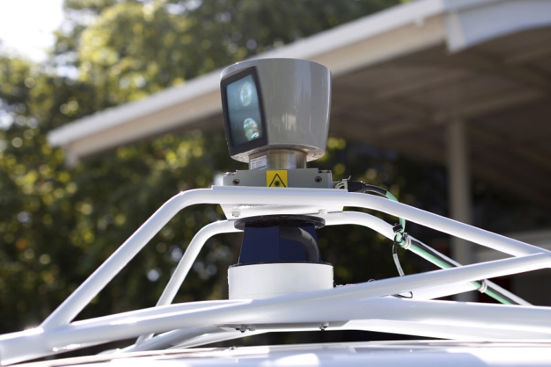 © Reuters. File photo of a sensor spinning atop a Google self-driving vehicle before a presentation at the Computer History Museum in Mountain View, California