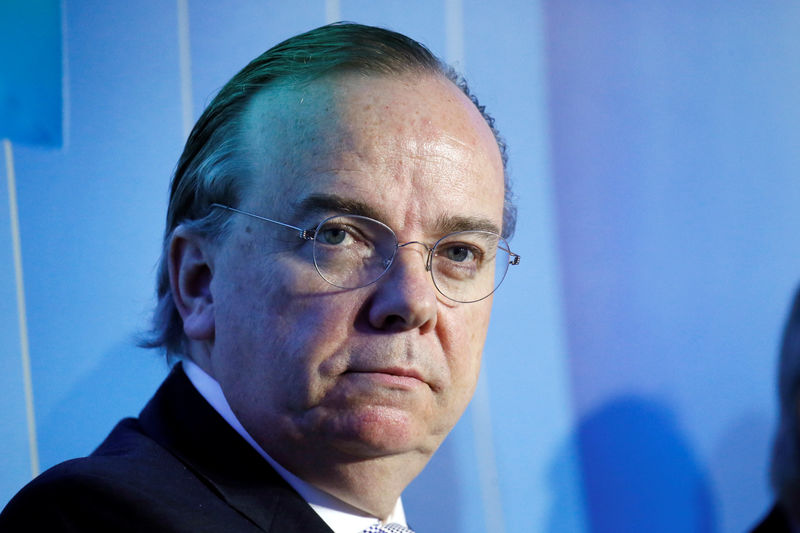 © Reuters. Stuart Gulliver, Group Chief Executive of HSBC, attends the Paris Europlace International Financial Forum in Paris