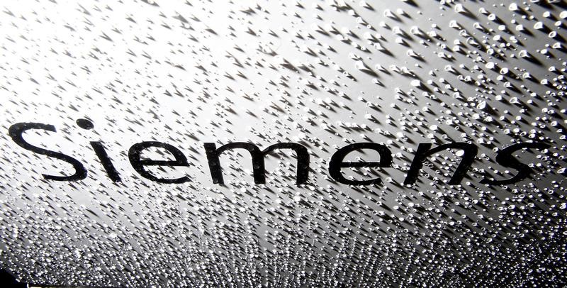 © Reuters. Siemens presenta demandas en Rusia por el traslado de sus turbinas a Crimea