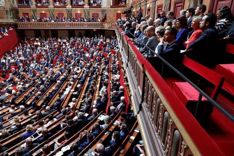 © Reuters. LES DÉPUTÉS VOTENT UN ARTICLE-CLÉ DE LA RÉFORME DU CODE DU TRAVAIL