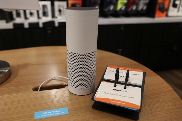 © Reuters. Amazon Echo em exposição em loja de Nova York, Estados Unidos