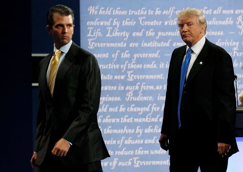 © Reuters. Donald Trump Jr. walks offstage with his father Donald Trump after presidential debate in Hempstead, New York