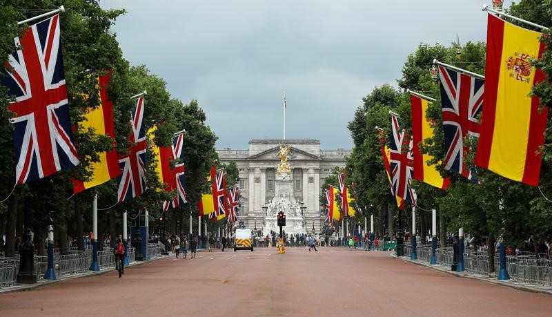 © Reuters. Los reyes de España visitan Reino Unido para estrechar lazos antes del Brexit