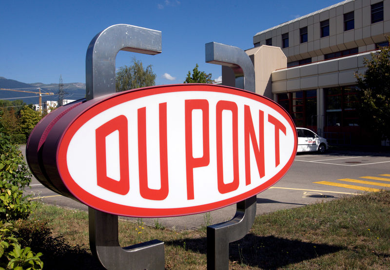 © Reuters. Centro de pesquisa da DuPont em Meyrin, perto de Genebra