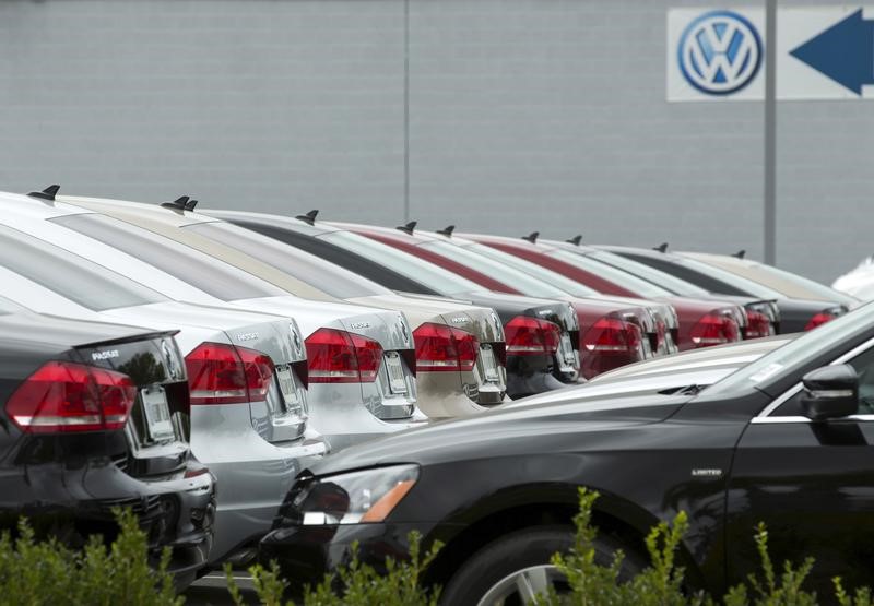 © Reuters. An assortment of Volkswagen Passat vehicles sit for sale at a Volkswagen dealership in San Diego