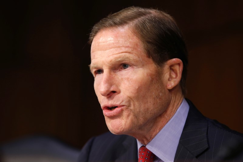 © Reuters. FILE PHOTO: Senator Richard Blumenthal questions Supreme Court nominee judge Neil Gorsuch during his Senate Judiciary Committee confirmation hearing on Capitol Hill in Washington