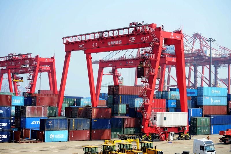 © Reuters. التجارة الصينية تفوق التوقعات في يونيو بدعم طلب قوي