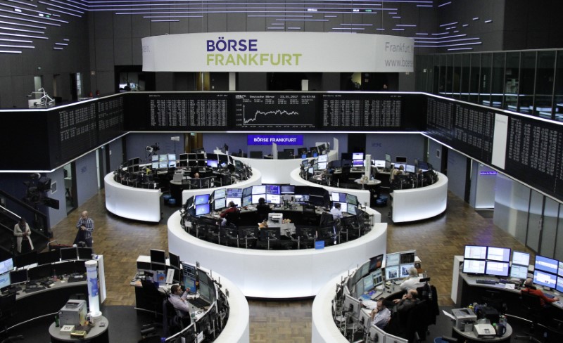 © Reuters. LES BOURSES EUROPÉENNES EN NETTE HAUSSE À MI-SÉANCE