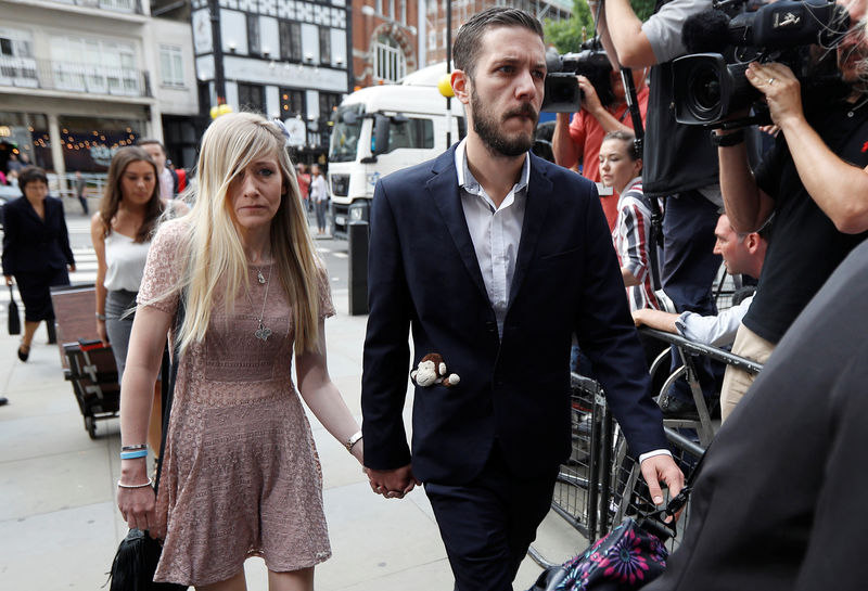 © Reuters. Pais do bebê com doença terminal Charlie Gard, Connie Yates e Chris Gard, em Londres