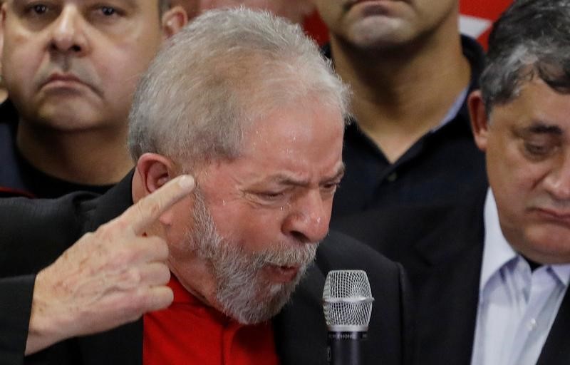 © Reuters. Lula anuncia que buscará candidatura a la presidencia de Brasil en 2018