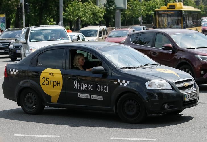 © Reuters. Táxi da Yandex em Kiev, Ucrânia