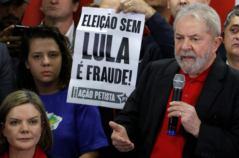 © Reuters. Ex-presidente Luiz Inácio Lula da Silva durante coletiva de imprensa em São Paulo