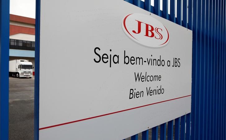 © Reuters. Vista do portão de entrada da unidade da JBS em Jundiaí, em São Paulo