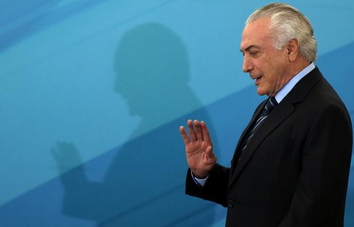 © Reuters. Presidente Michel Temer deixa cerimônia no Palácio do Planalto, em Brasília