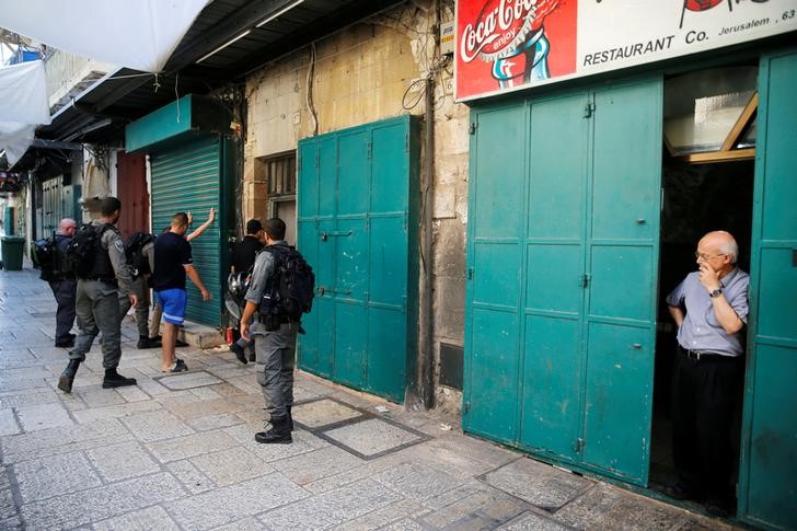 © Reuters. Tres israelíes heridos en un tiroteo en la Explanada de las Mezquitas