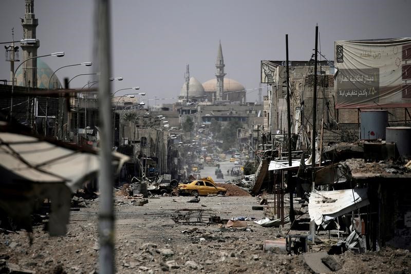 © Reuters. العراق يواجه جيوب مقاومة من الدولة الإسلامية بمدينة الموصل القديمة