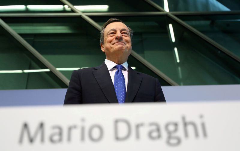 © Reuters. FILE PHOTO: ECB President Draghi addresses a news conference at the ECB headquarters in Frankfurt
