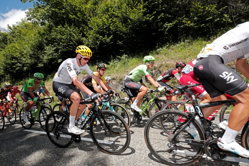 © Reuters. Cycling - The 104th Tour de France cycling race