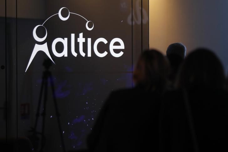 © Reuters. Logo da Altice durante conferência com jornalistas em Paris