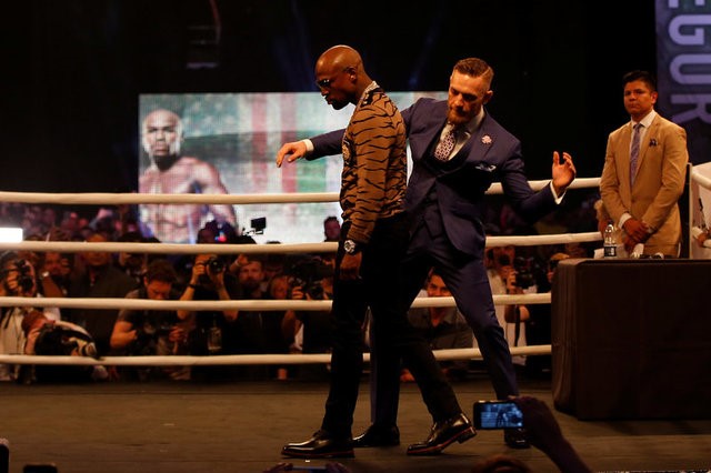 © Reuters. Floyd Mayweather & Conor McGregor Press Conference