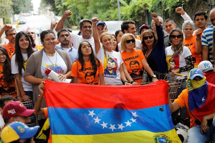 © Reuters. Manifestantes da oposição ao governo da Venezuela em Caracas