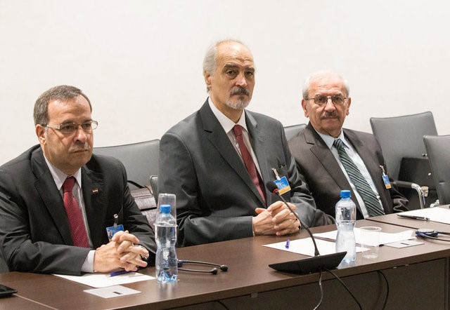 © Reuters. Syrian Ambassador to the United Nations Bashar al-Jaafari attends a new round of negotiation with UN Special Envoy of the Secretary-General for Syria Staffan de Mistura during the intra-Syrian talks, at Palais des Nations in Geneva