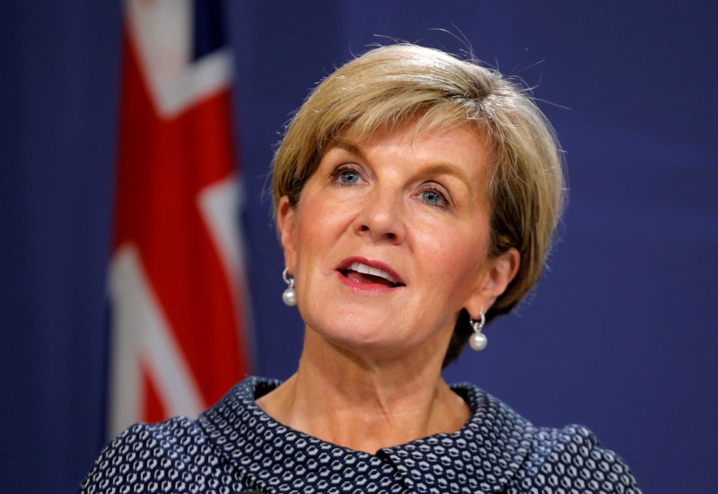 © Reuters. FILE PHOTO - Australian Foreign Minister Julie Bishop speaks at a joint press conference with New Zealand's Foreign Minister Gerry Brownlee in Sydney