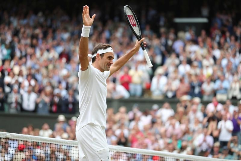 © Reuters. Un imparable Federer avanza a la final de Wimbledon, se medirá con Cilic